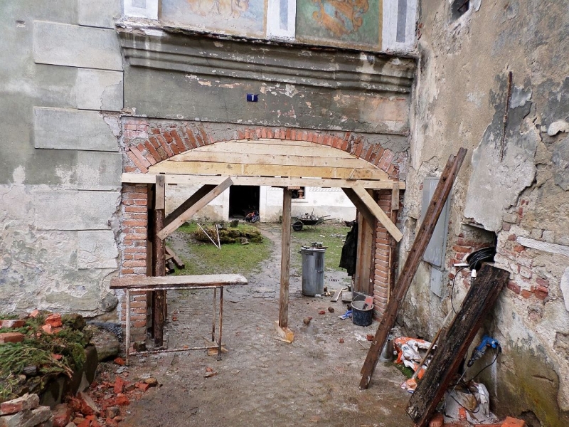 Mlýn Dobrkovice - rekonstrukce brány